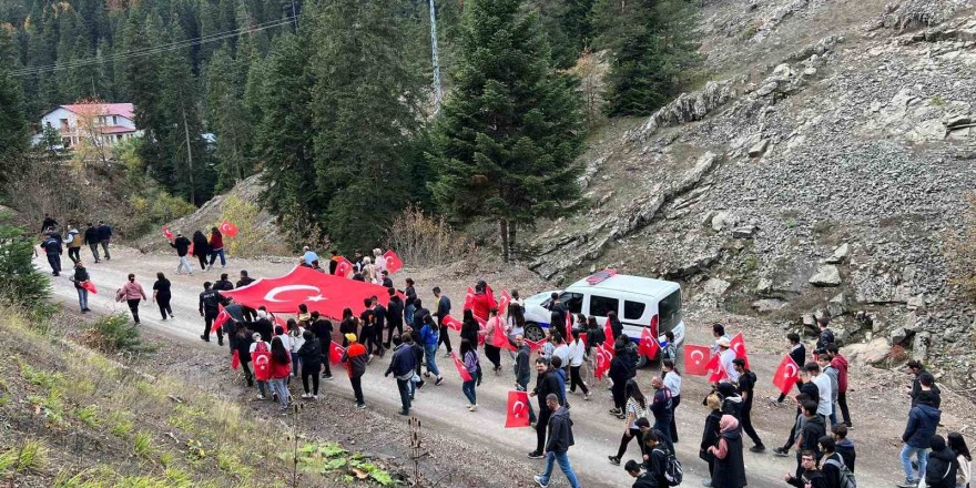 Kastamonu’da Cumhuriyet Bayramı etkinlikleri sebebiyle Akgöl’e yürüdüler