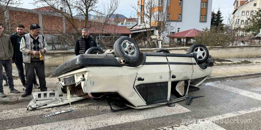 Kastamonu’da Fiat-Tofaş araç takla attı: 2 yaralı