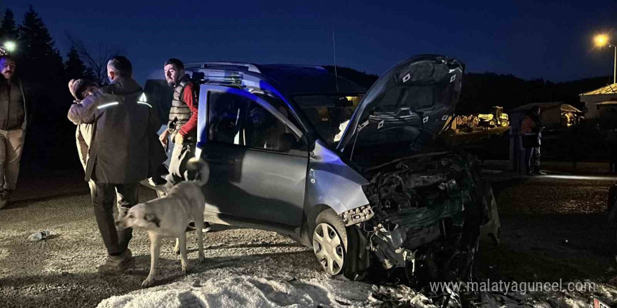 Kastamonu’da hafif ticari araç ile otomobil çarpıştı: 6 yaralı