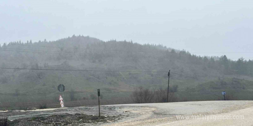 Kastamonu’da kar yağışı başladı, yollar beyaza büründü