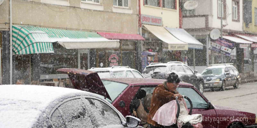 Kastamonu’da kar yağışı etkili oluyor: Kar kalınlığı 15 santimetreye ulaştı