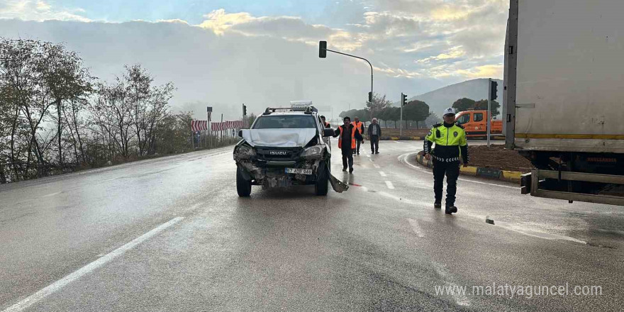 Kastamonu’da kavşakta zincirleme trafik kazası: 2 kişi yaralandı