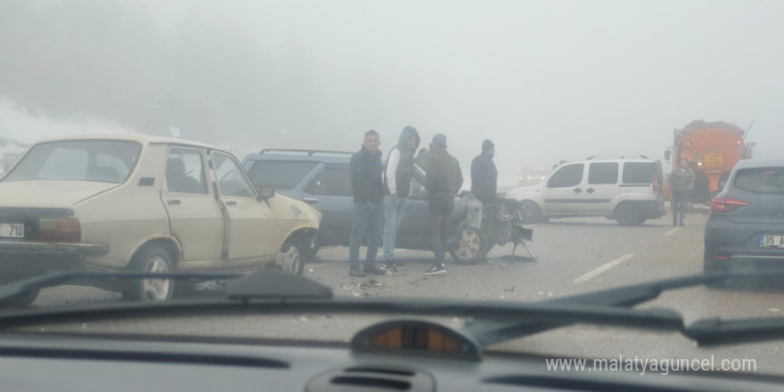 Kastamonu’da sis ve buzlanma sebebiyle zincirleme kaza meydana geldi: 4 yaralı