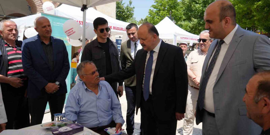 Kastamonu’da sokakta vatandaşlara ücretsiz sağlık testleri yapıldı