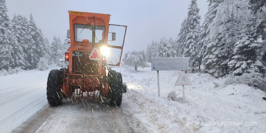 Kastamonu’daki kar yağışı sürücülere zor anlar yaşattı