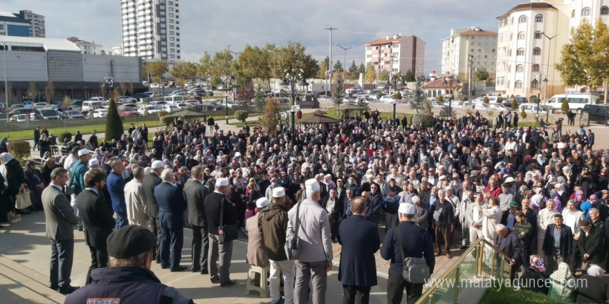 Kastamonu’dan kutsal topraklara giden umreciler dualarla uğurlandı