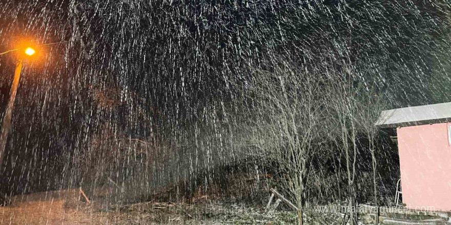 Kastamonu’nun yüksek kesimlerinde kar yağışı etkili oluyor