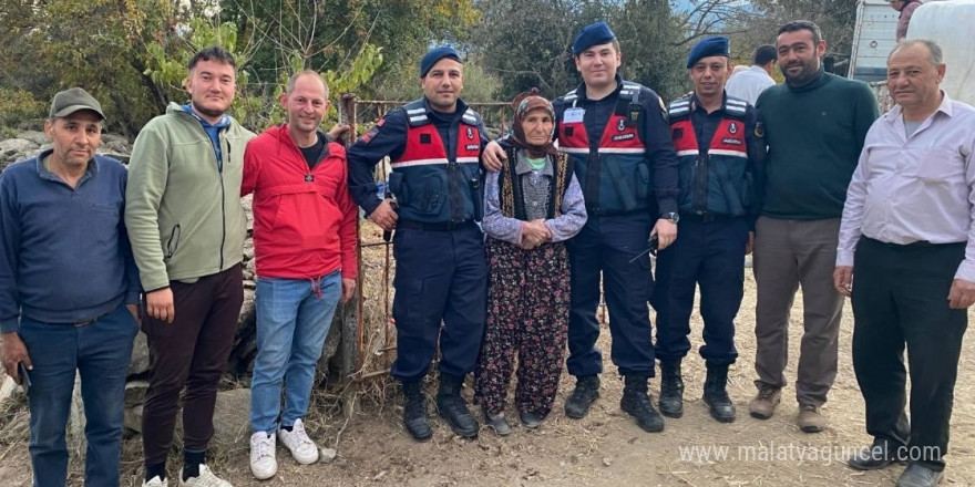 Kayıp Alzheimer hastası yaşlı kadını jandarma buldu