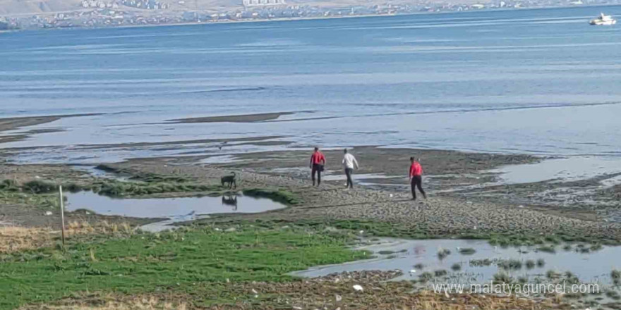 Kayıp üniversite öğrencisini arama çalışmalarına jandarma sualtı kadavra arama köpeği katıldı