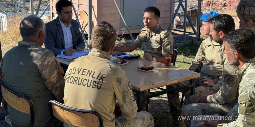 Kaymakam Çelik, Çeliktepe üs bölgesinde Mehmetçik ile bir araya geldi