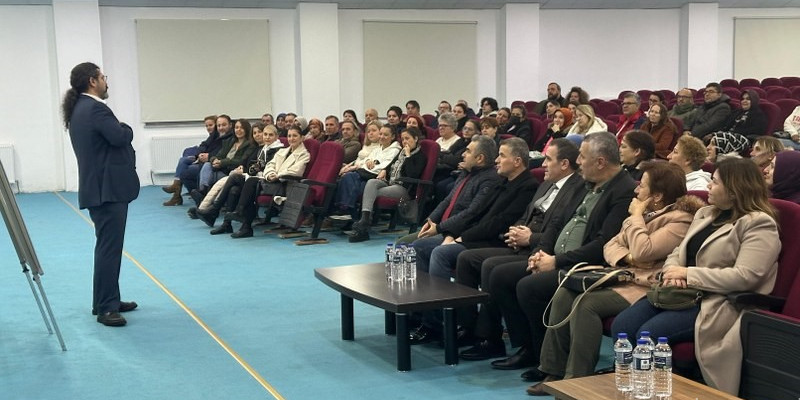 Kaymakam İlyas Memiş, veli akademisi seminerine katıldı