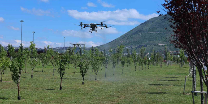 Kayseri Büyükşehir’den park ve mesire alanlarında drone ile ilaçlama hizmeti