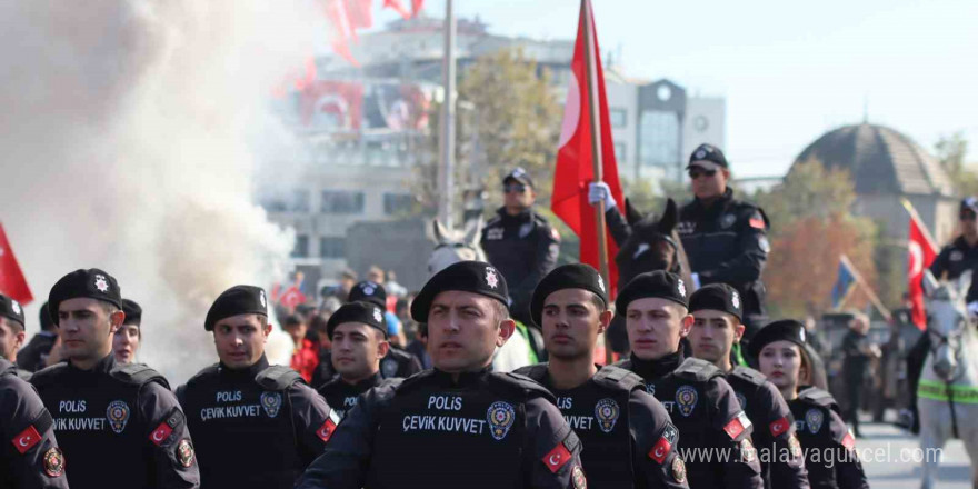 Kayseri’de dev sıcak hava balonlu 29 Ekim kutlaması