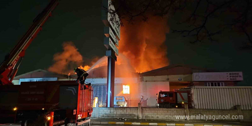 Kayseri’de fabrika yangını: Ekipler müdahale ediyor