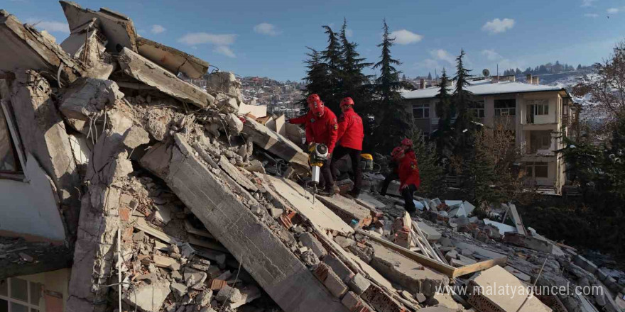 Kayseri’de gerçeğini aratmayan deprem tatbikatı