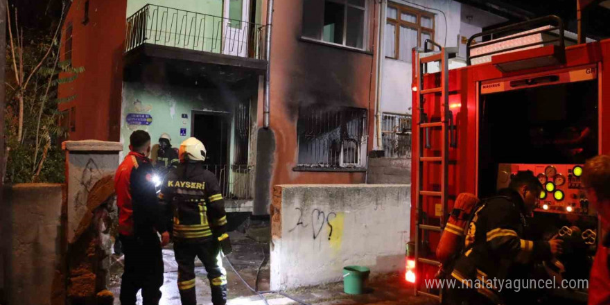 Kayseri’de müstakil evde yangın: 1 kişi dumandan etkilendi