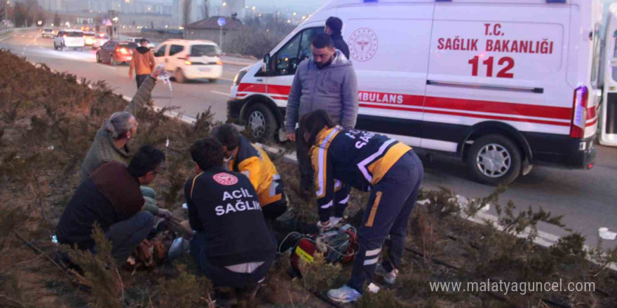 Kayseri’de otomobil sepetli motosikletle çarpıştı: 2’si ağır 4 yaralı