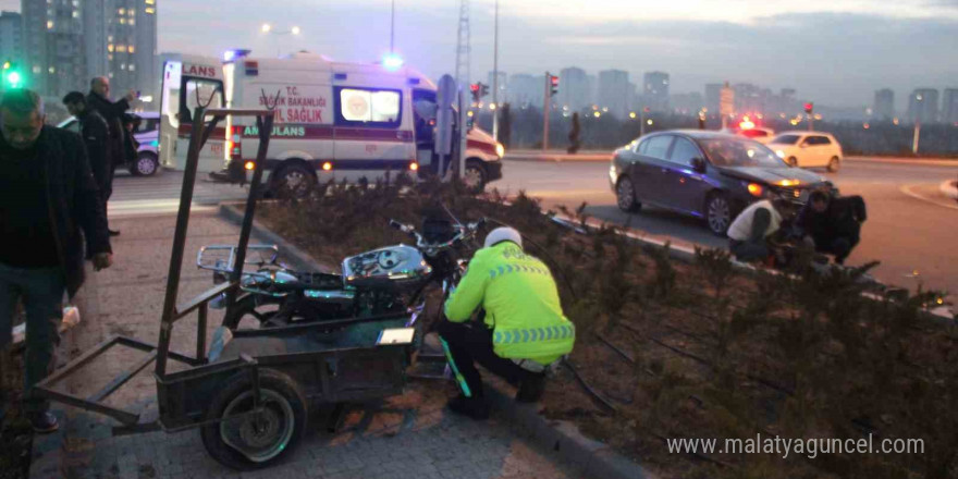 Kayseri’de otomobil sepetli motosikletle çarpıştı: 2’si ağır 4 yaralı