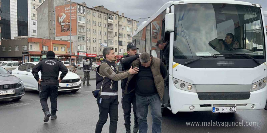 Kayseri’de suç örgütüne yönelik operasyonda gözaltına alınan 17 kişi adliyede