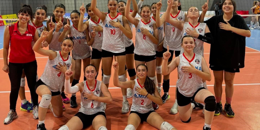 Kayserili voleybolcular Türkiye Çeyrek Finali’ni  ‘Arda Güler Sevinci’ ile kutladı