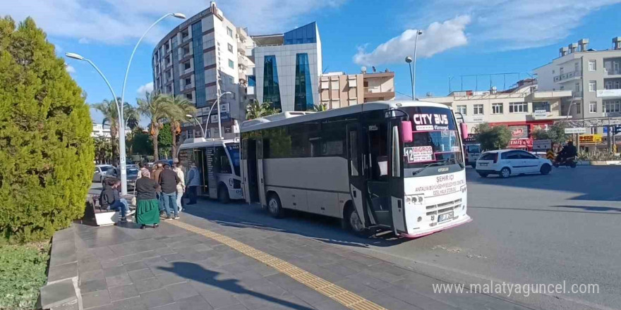 Kaza yapan minibüs sürücüsüne Alman yolcudan KDV’li ’kova’ cezası