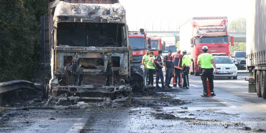 Kazada alev topuna dönen tırda ağır yaralanan sürücü 15 gün sonra hayatını kaybetti