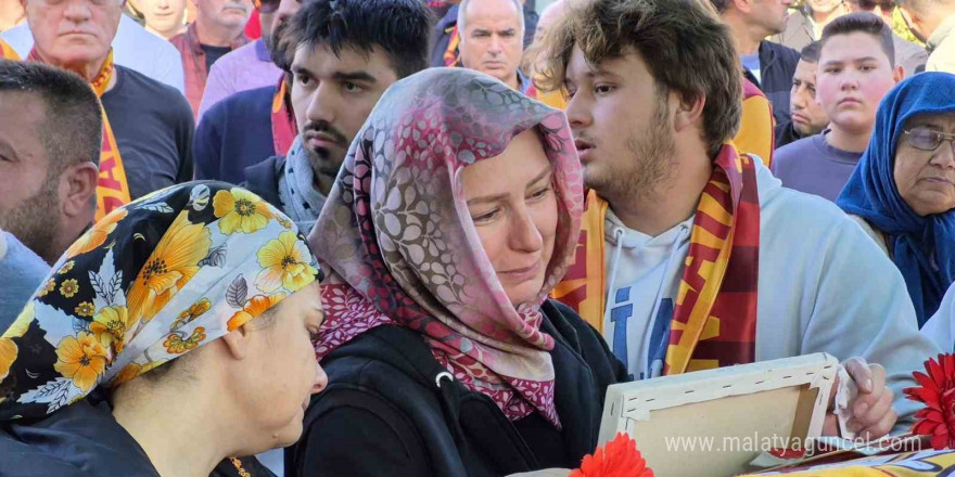 Kazada ölen Galatasaray sevdalısı 9 yaşındaki Yiğit son yolculuğuna uğurlandı