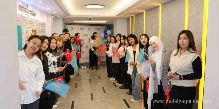 Kazakistan’da Düzce Üniversitesi Bilim Kültür ve Eğitim Merkezi açıldı