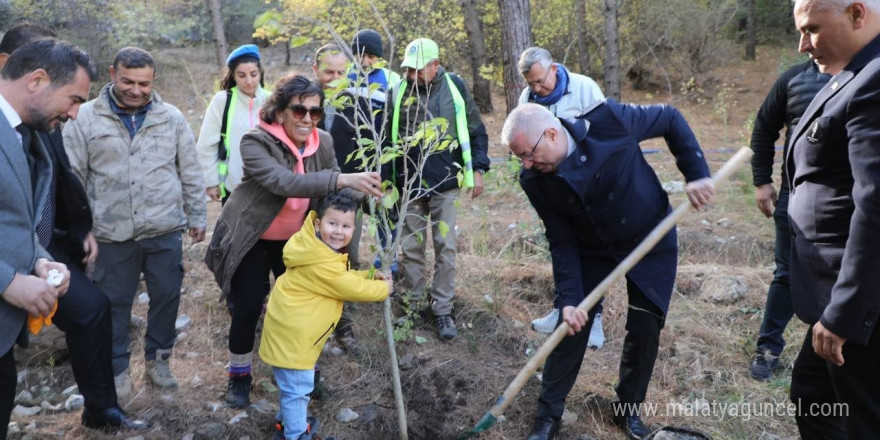 Kazdağları’nda Atatürk’ün anısına fidanlar toprakla buluştu