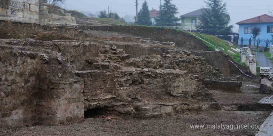 Kazdıkça tarih fışkırıyor