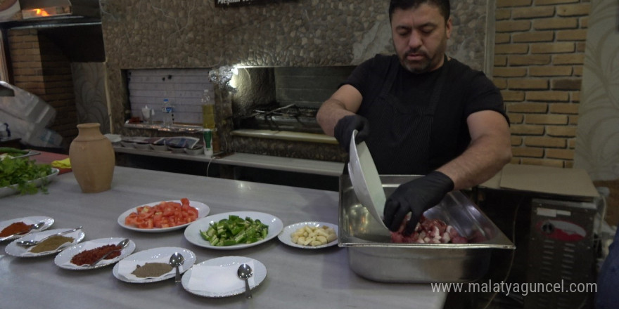 Kebabın sanata dönüşen hali: Testi kebabı