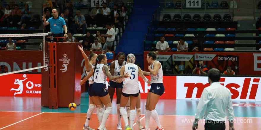 Keçiören Belediyesi Kadın Voleybol Takımı, galibiyetle başladı