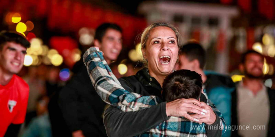 Keçiören’de A Milli Takım galibiyetinin coşkusu yaşandı