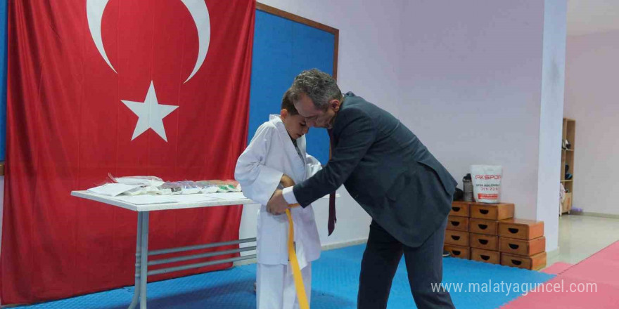 Kemer Belediye karate takımı kuşak atladı