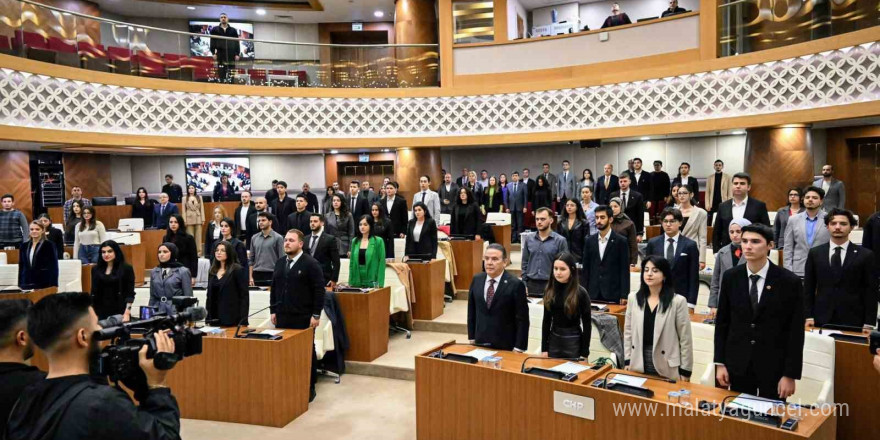 Kemer Belediyesi Gençlik Meclisi Başkanı, ABB Gençlik Meclisi yönetimine girdi