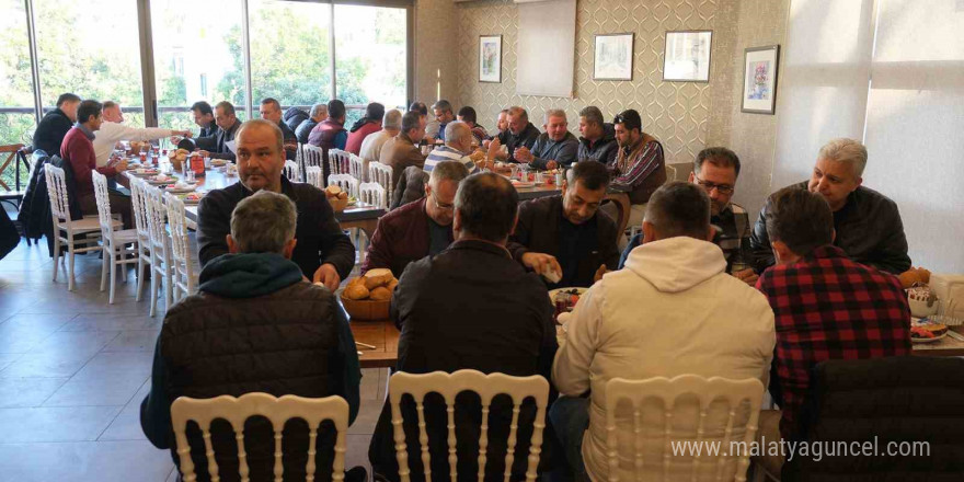 Kemer Belediyesi’nden şoförlere kahvaltı