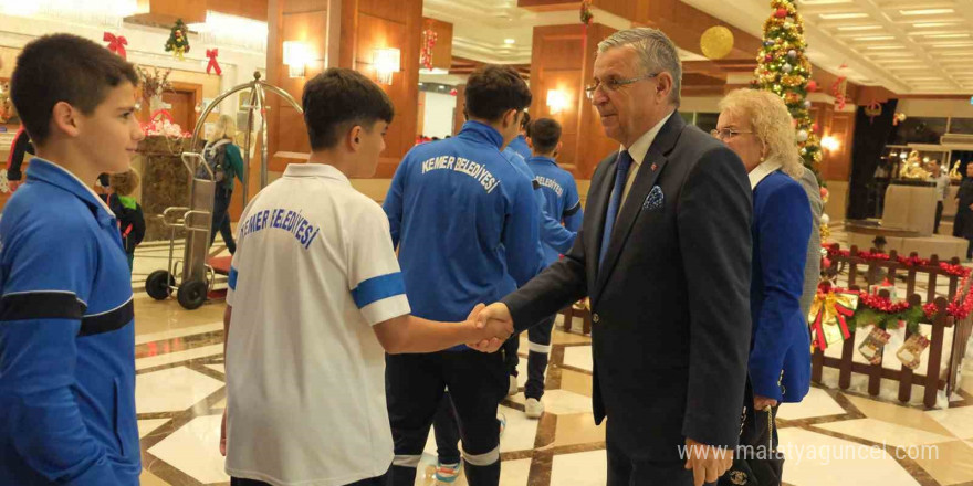 Kemer’de futbolculara motivasyon yemeği