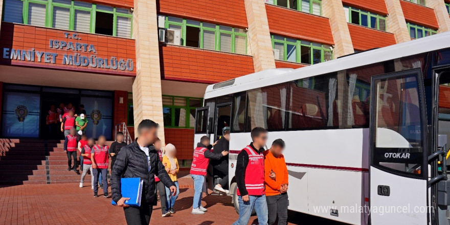 Kendilerini polis olarak tanıtıp 3 milyon TL vurgun yapan 8 kişi tutuklandı