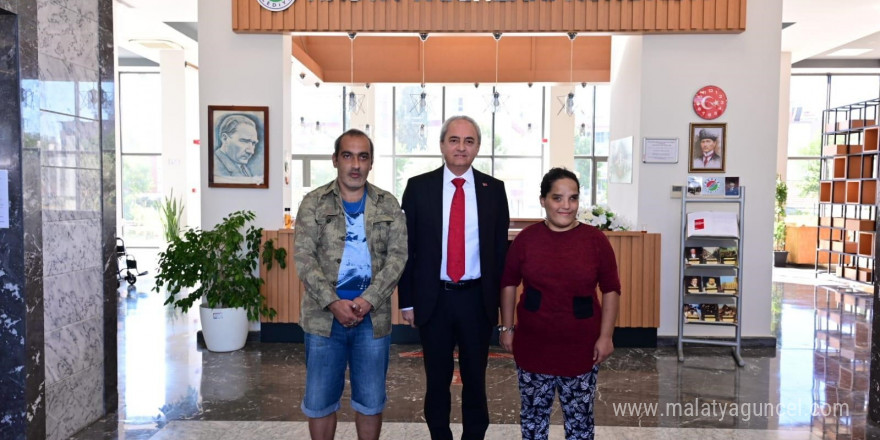 Kepez Belediyesi, çocukları yoğun bakımdayken sokakta kalan olan aileyi konukevine yerleştirdi