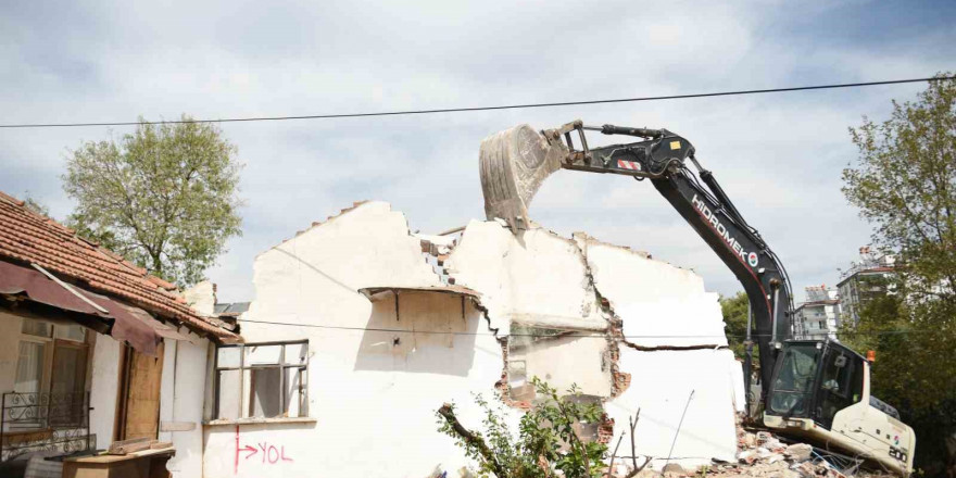 Kepez Belediyesi sel baskınını önlemek amacıyla çalışmalar gerçekleştirdi