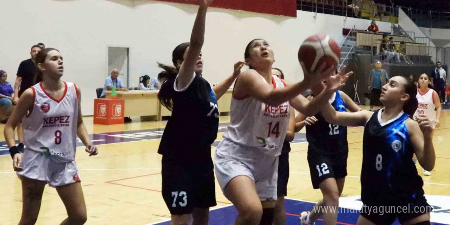 Kepez Belediyespor U16 Kadın Basketbol Takımı, 28 sayı farkla kazandı