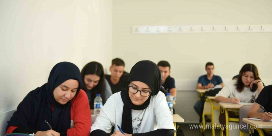 Kepez’den öğrencilere YKS’ye hazırlık desteği