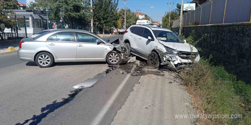 Keşan’da iki otomobilin çarpıştığı kazada 1 kişi yaralandı