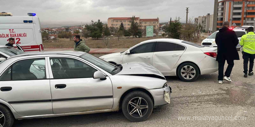 Keşan’da iki otomobilin çarpıştığı kazada 1 kişi yaralandı