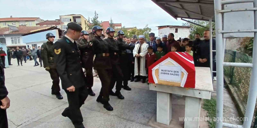 Kıbrıs gazisi toprağa verildi