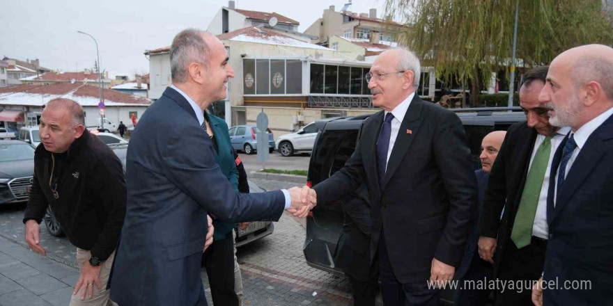 Kılıçdaroğlu’ndan Sivrihisar Belediye Başkanı Dökmeci’ye taziye ziyareti