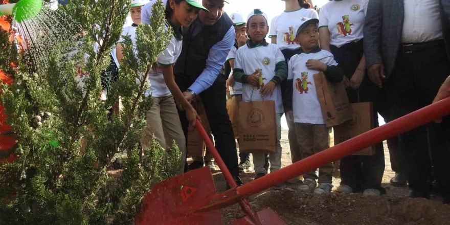 Kilis’te fidanlar toprakla buluştu