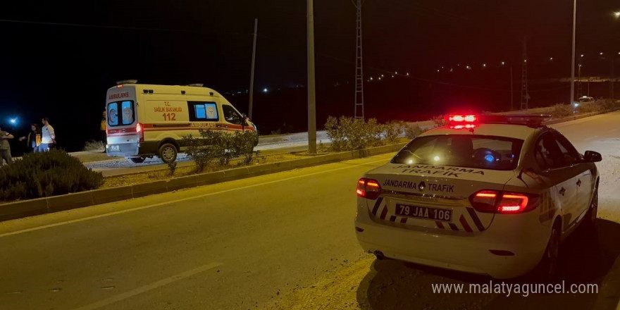 Kilis’te motosiklet devrildi: 2 yaralı