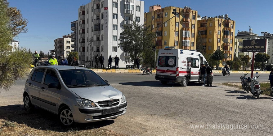 Kilis’te motosiklet ile otomobil çarpıştı:2 yaralı