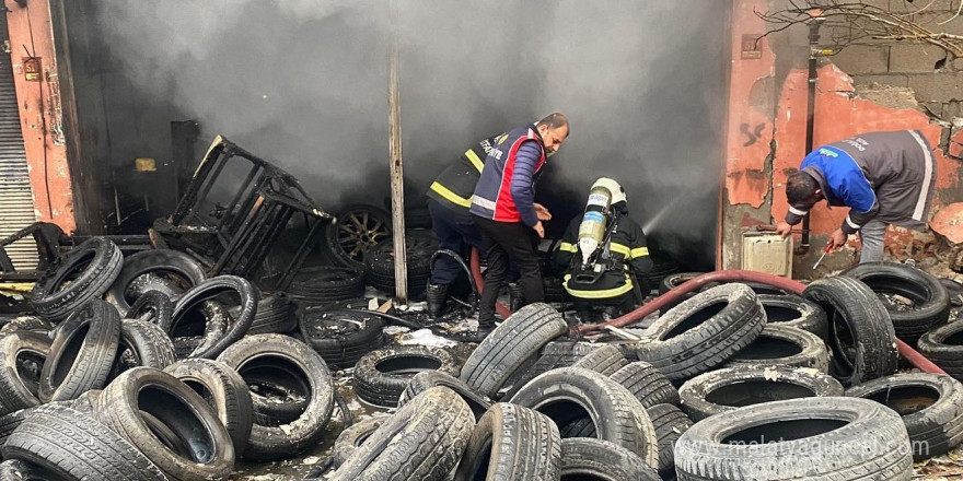 Kırıkhan’da lastikçi dükkanı alevlere teslim oldu